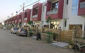 Shri Achyutam Villa - Offering Best Value In Vrindavan